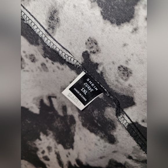 Shein Black and grey silky button up - Picture 4 of 4